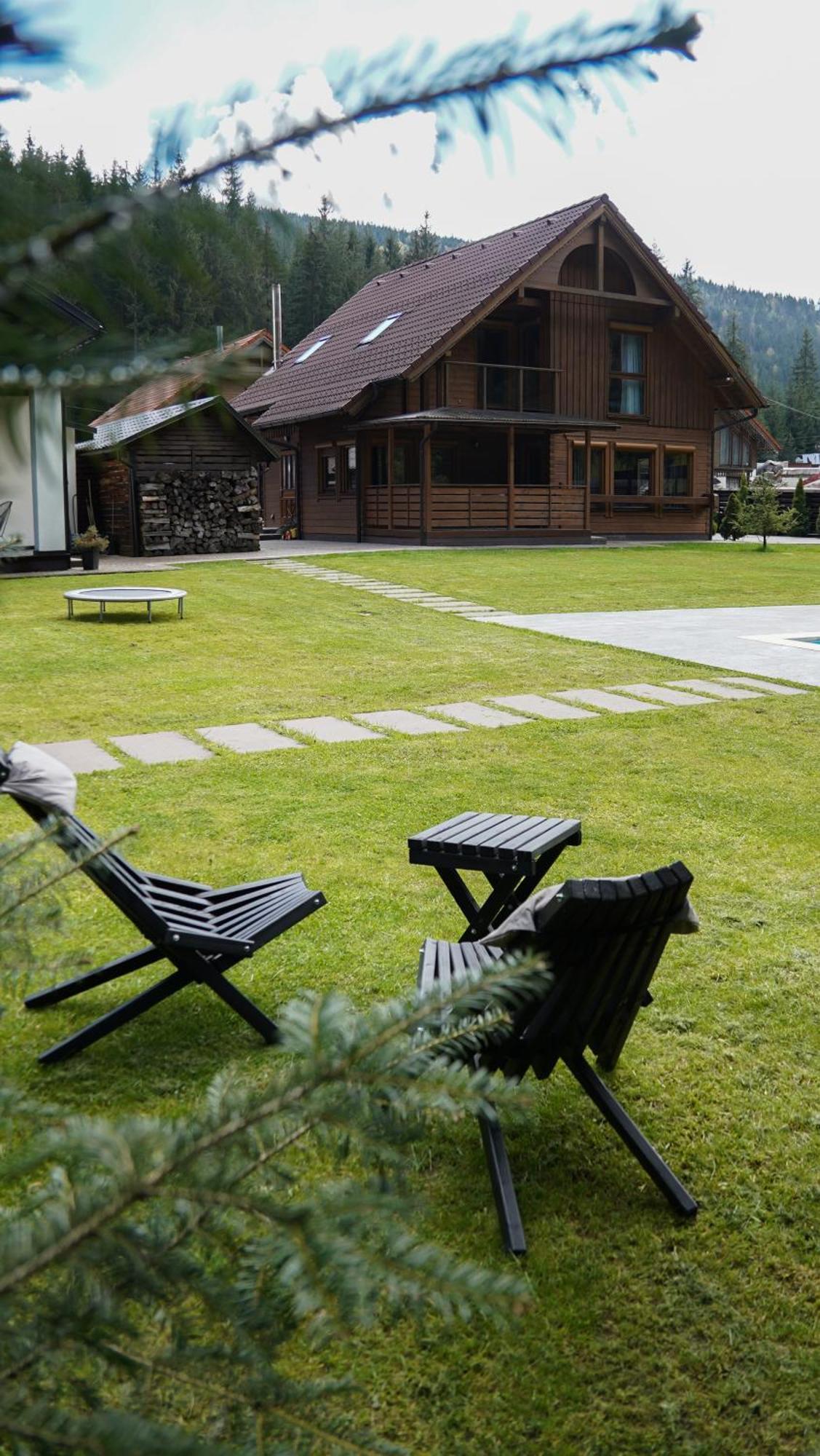 Berghaus Bukovel Villa Exteriör bild