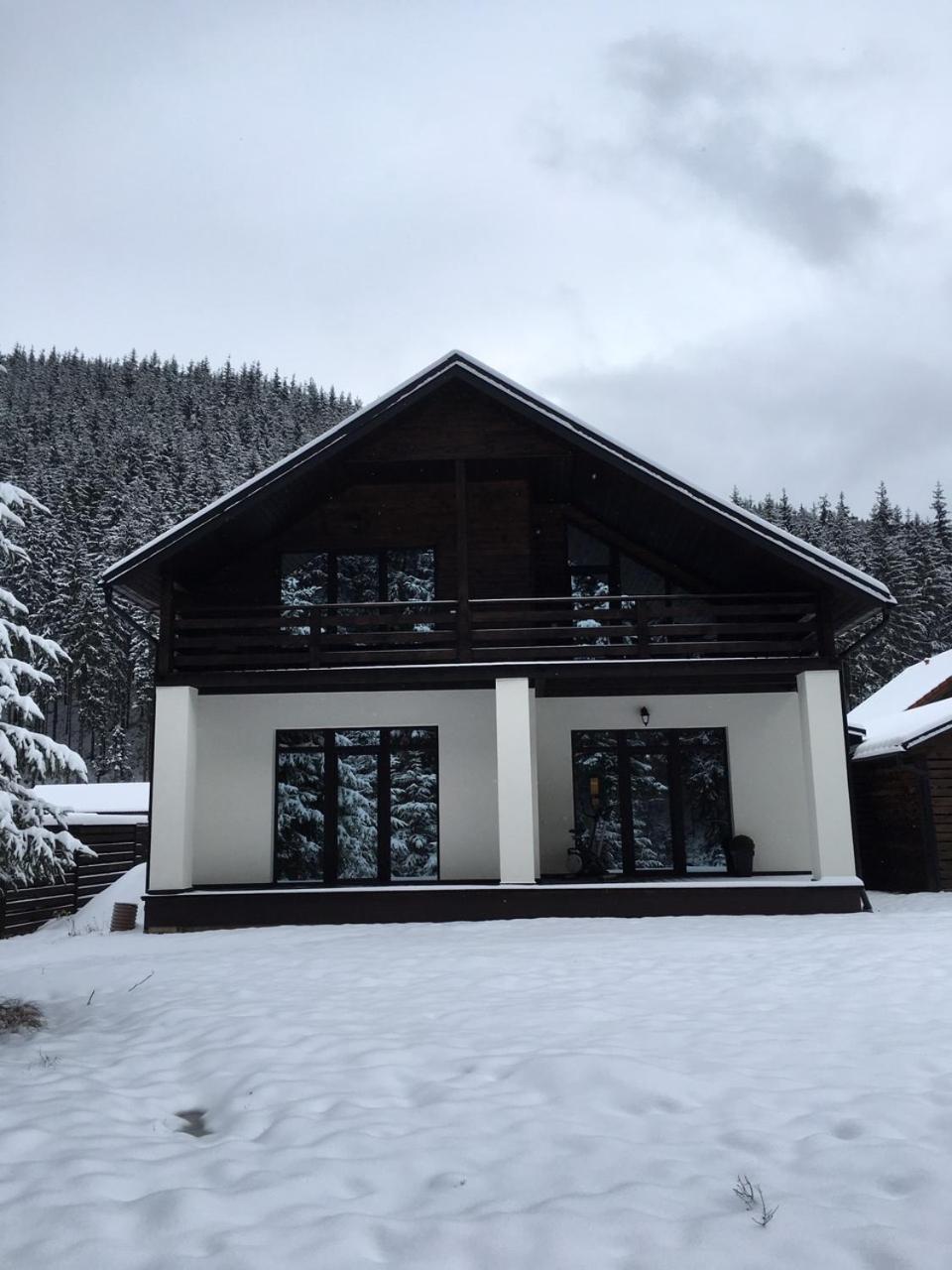 Berghaus Bukovel Villa Exteriör bild
